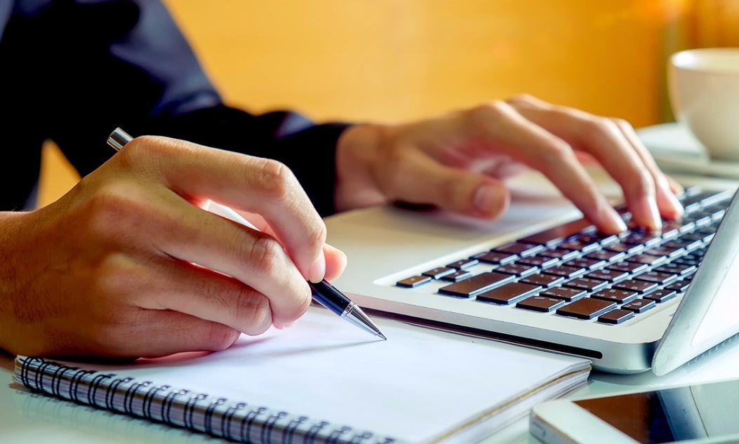 راهنمای جامع فریلنسری ترجمه: از شروع کار تا کسب درامد دلاری